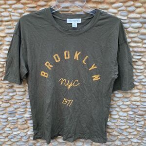 NWOT Treasure and Bond Womens Olive Green Brooklyn NYC Graphic T-Shirt Size XS